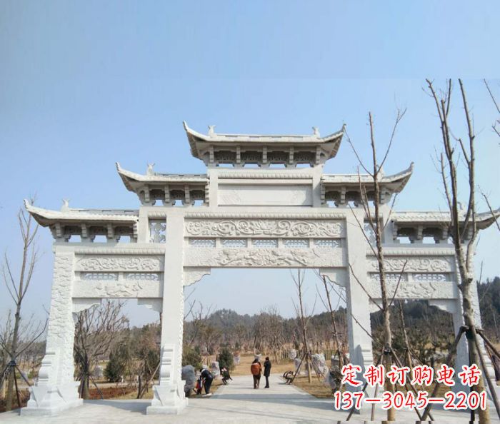 贵阳“村口三门石雕牌楼”——悠久历史的见证
