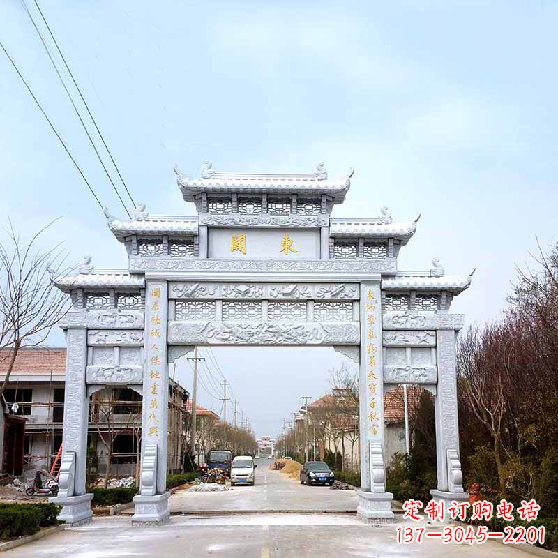 贵阳传承古风——村镇三门石牌坊雕塑