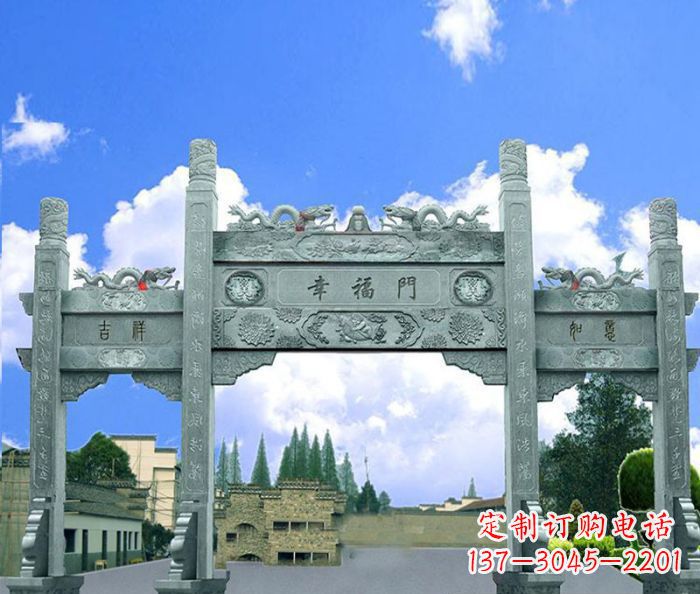 贵阳村庄三门牌坊的雕塑之美