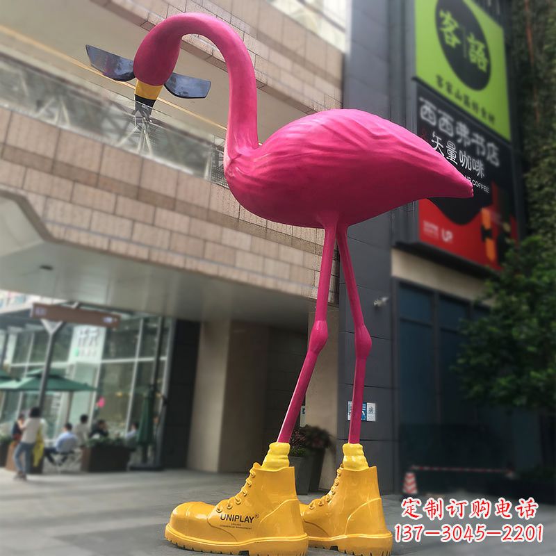 贵阳精美多彩的火烈鸟雕塑