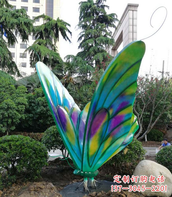 贵阳华丽璀璨的蝴蝶彩绘雕塑