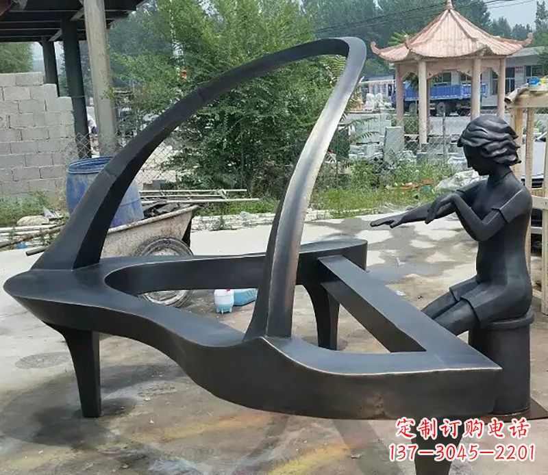 贵阳钢琴抽象铜雕
