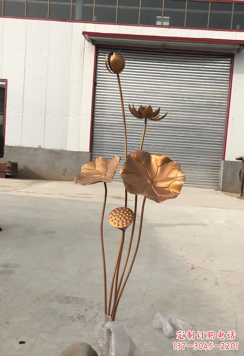 贵阳古典锻铜荷花雕塑
