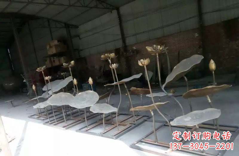 贵阳精美锻铜荷花荷叶雕塑