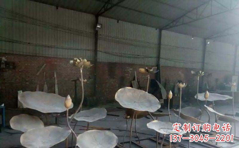 贵阳锻铜荷叶荷花广场景观雕塑
