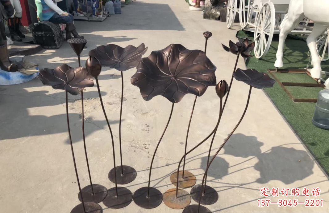 贵阳锻铜园林异彩纷呈的荷花雕塑