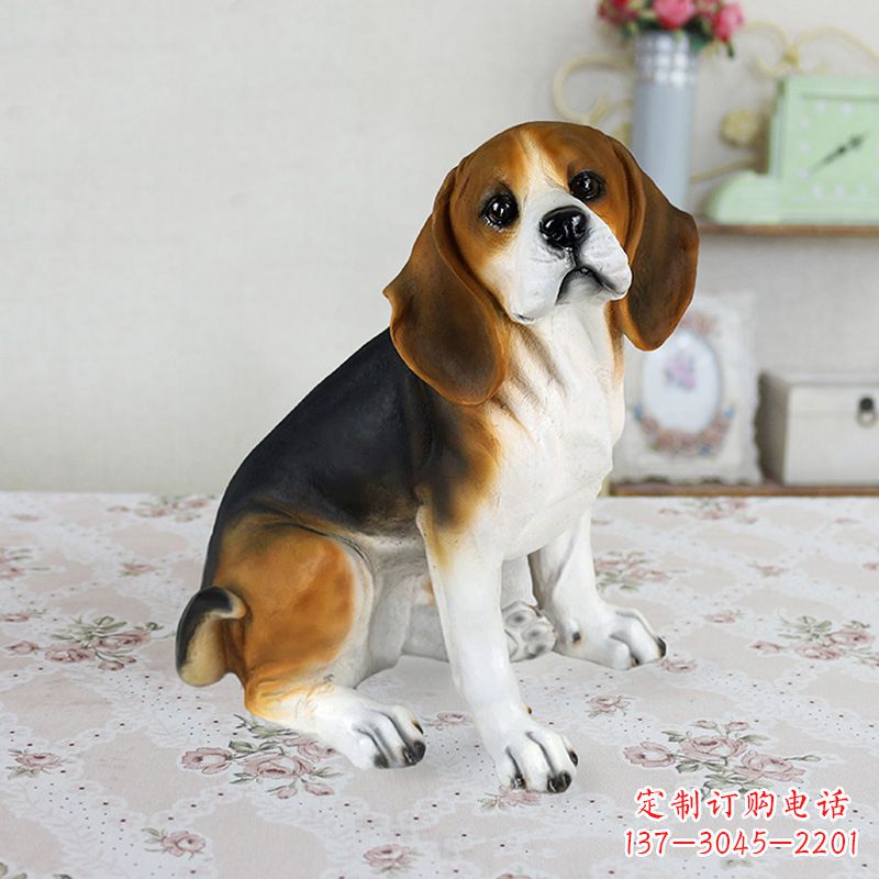 贵阳玻璃钢蹲姿仿真比格犬雕塑