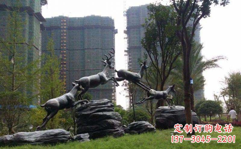 贵阳飞奔小鹿小区精美动物铜雕