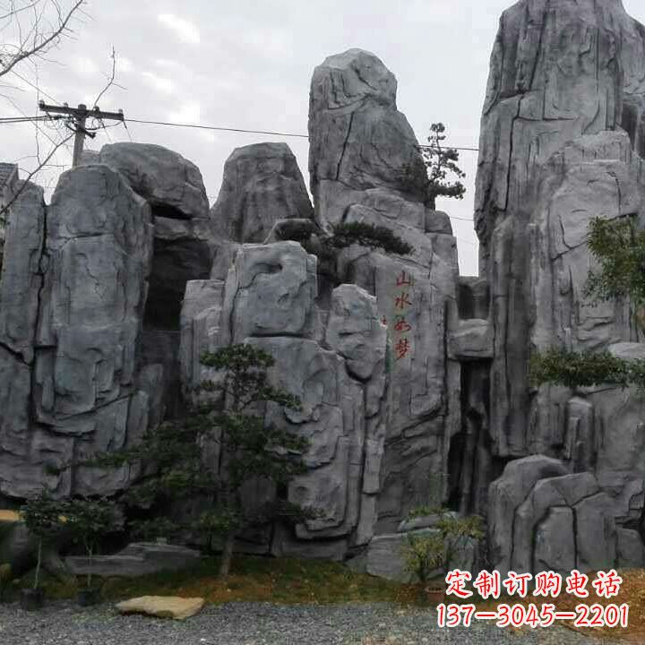 贵阳GRC塑石假山雕塑--营造一片芳草如茵的大自然风景