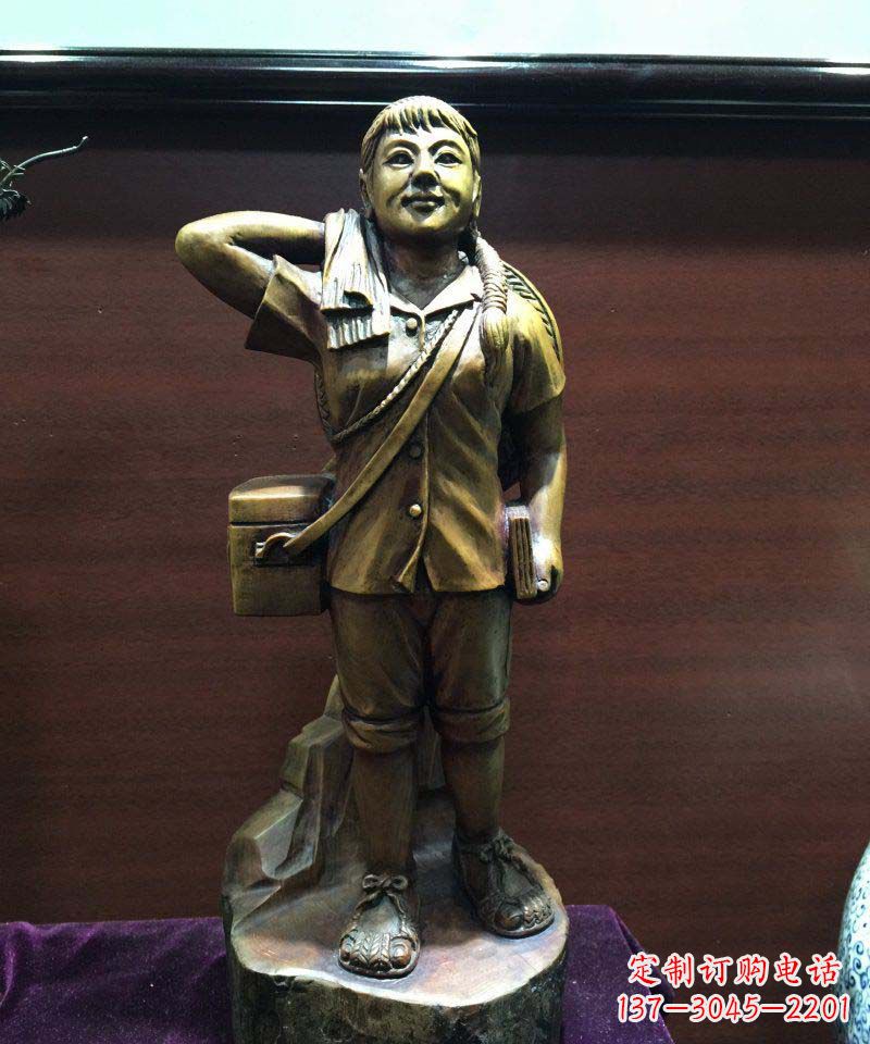 贵阳浪漫而优雅的铜雕女人雕塑