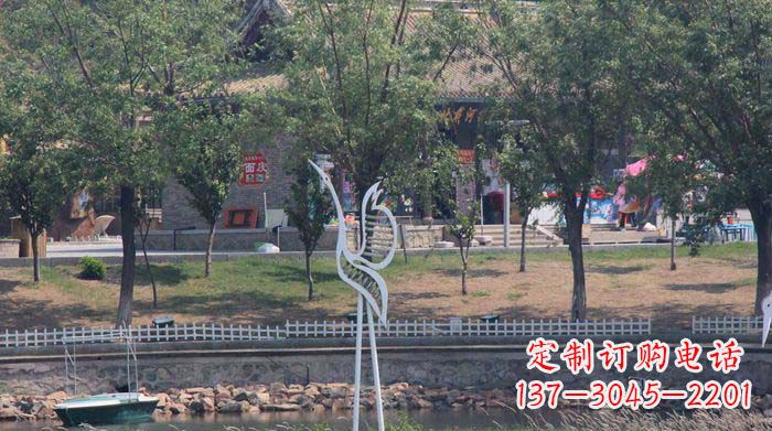 贵阳融合瑞雪灵羽,灵灯晶莹不锈钢仙鹤雕塑