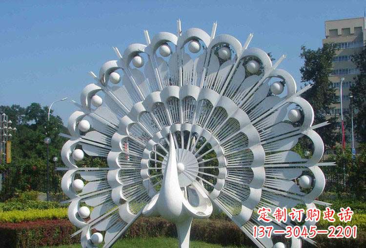 贵阳动感十足的不锈钢孔雀雕塑