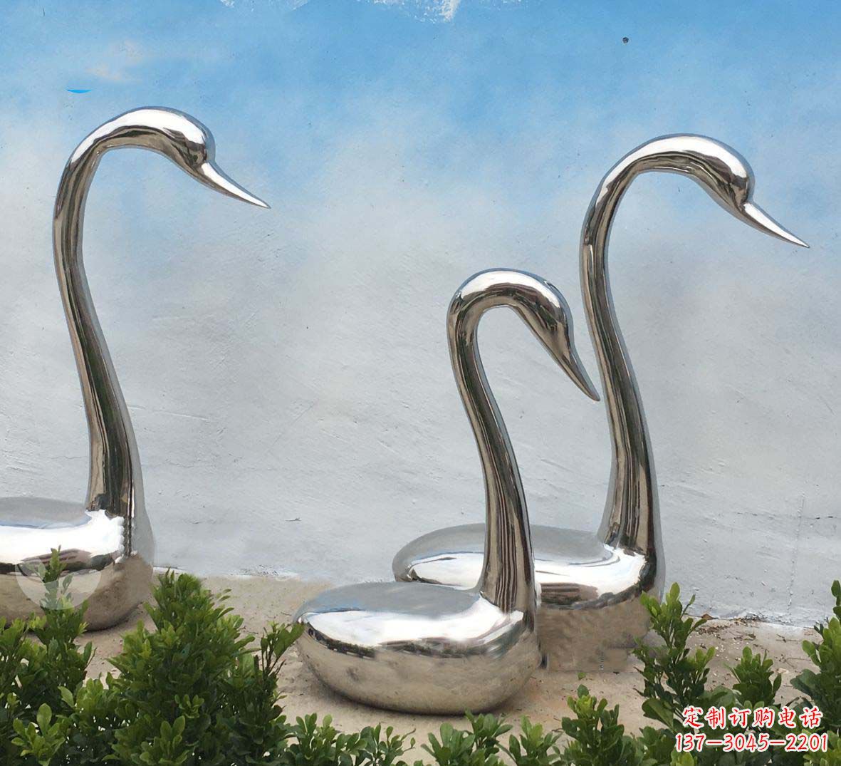 贵阳精美不锈钢抽象天鹅座椅雕塑
