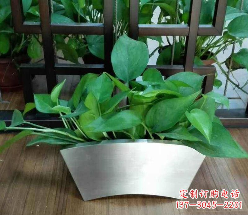 贵阳高质量不锈钢花盆雕塑，享受自然完美烘托