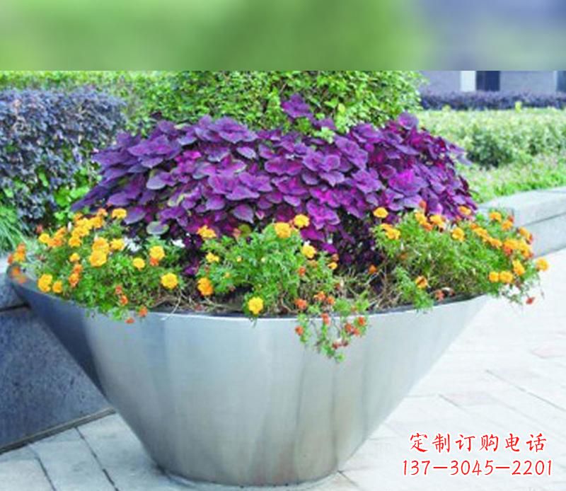 贵阳中领雕塑精致无比的花盆雕塑