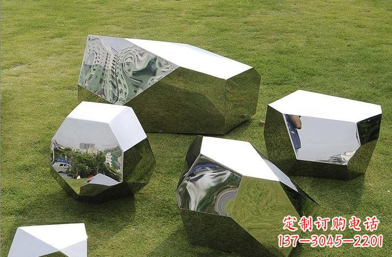 贵阳精美不锈钢鹅卵石几何雕塑
