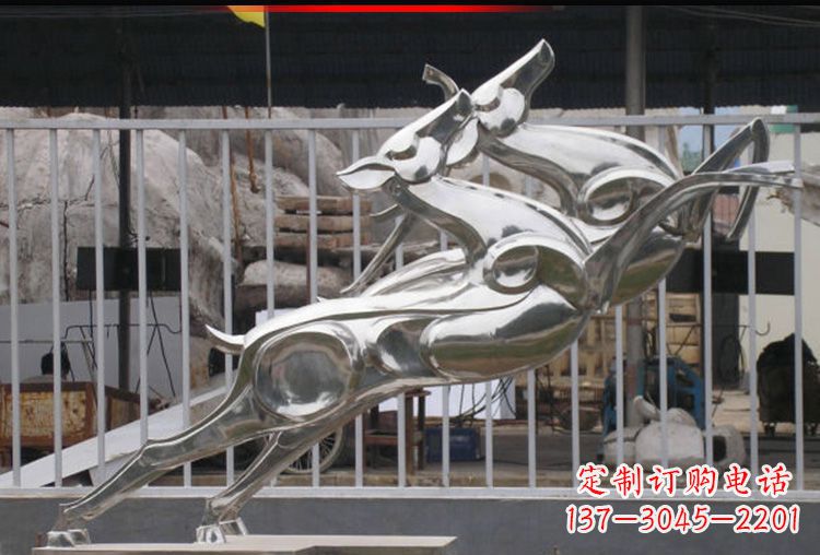 贵阳梅花鹿不锈钢高光大型雕塑