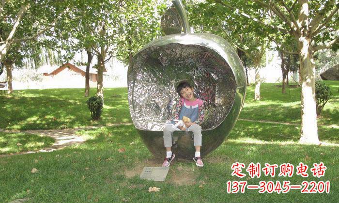 贵阳精致雕刻不锈钢苹果座椅雕塑