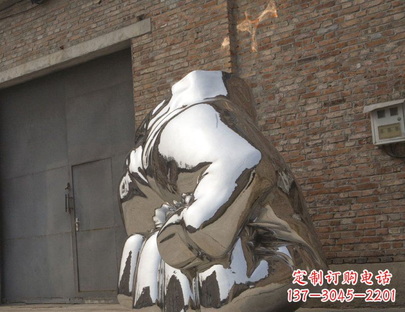 贵阳冰冷威力,让精神抖动的不锈钢拳头雕塑