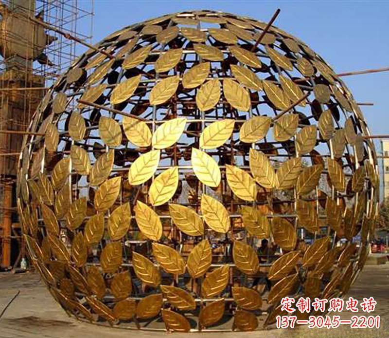 贵阳不锈钢树叶镂空球景观雕塑