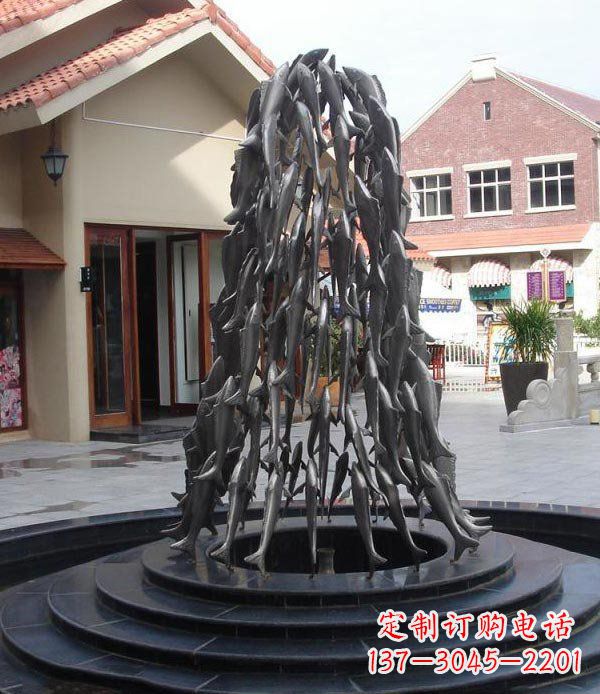 贵阳跃动的生命——景区向上游的鱼群喷泉雕塑