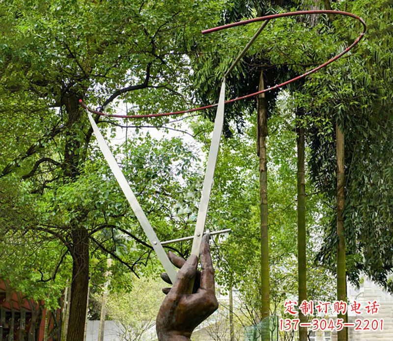 贵阳不锈钢圆规雕塑展示精致繁华