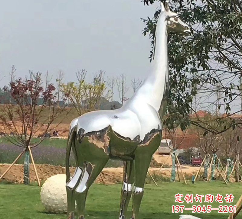 贵阳公园不锈钢长颈鹿雕塑
