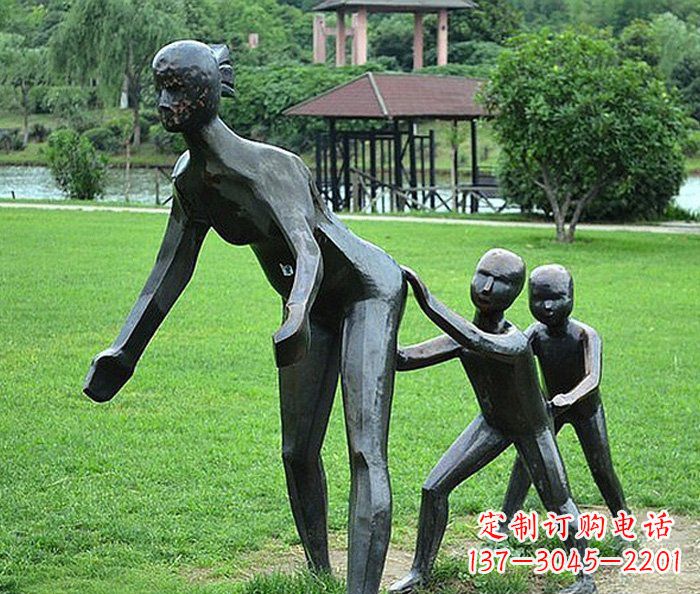 贵阳雄伟磅礴，象征智慧的老鹰铜雕