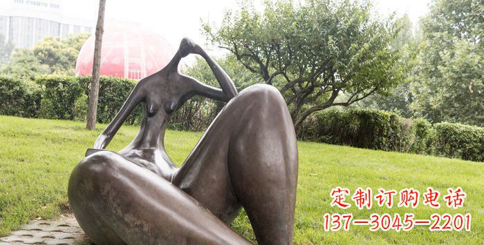 贵阳公园抽象女人景观铜雕