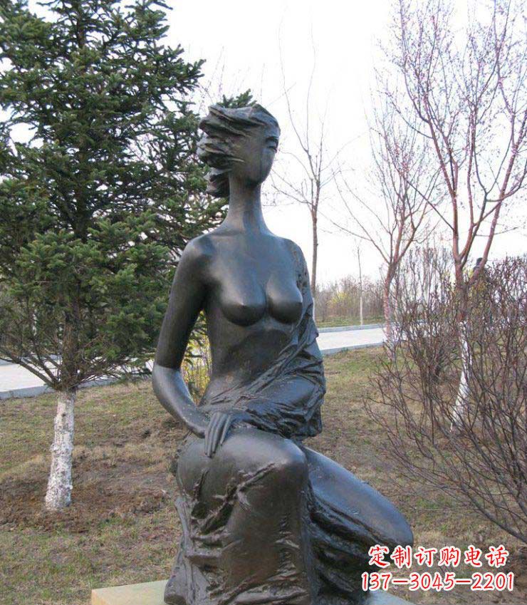 贵阳公园抽象女人人物铜雕1