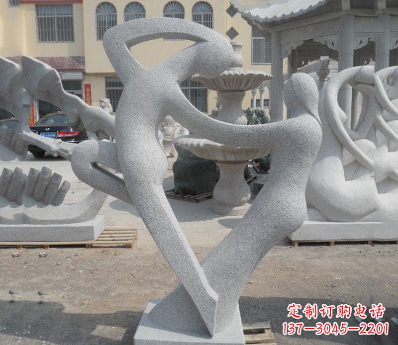 贵阳公园抽象情侣小品雕塑