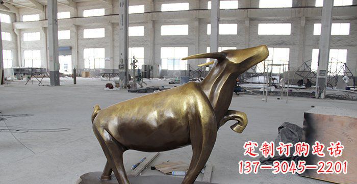 贵阳铜制华丽小牛动物雕塑