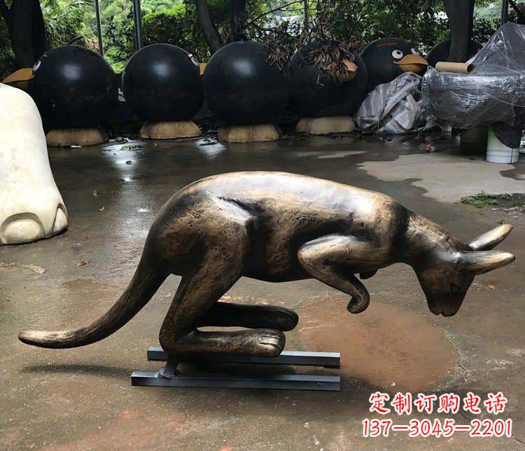 贵阳公园袋鼠动物铜雕