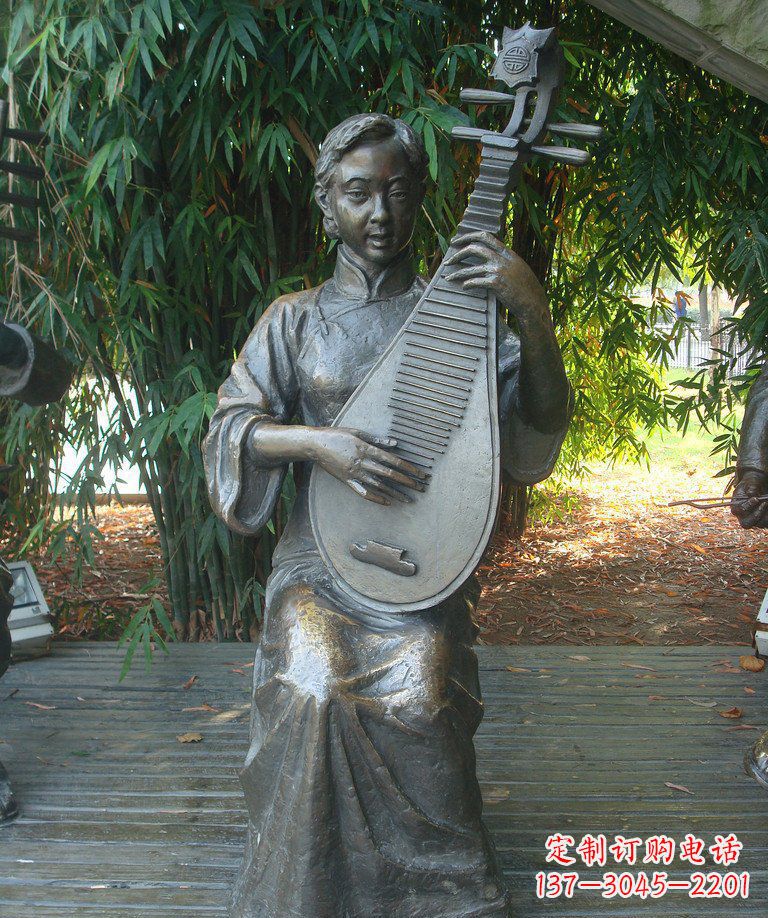 贵阳精美绝伦的琵琶女郎铜雕