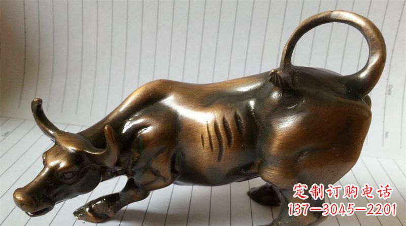 贵阳公园动物华尔街牛铜雕