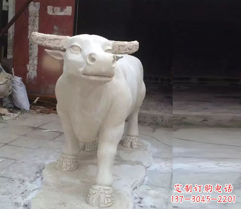 贵阳公园动物景观石雕牛