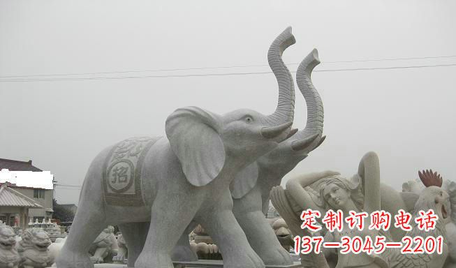 贵阳公园动物长鼻大象石雕