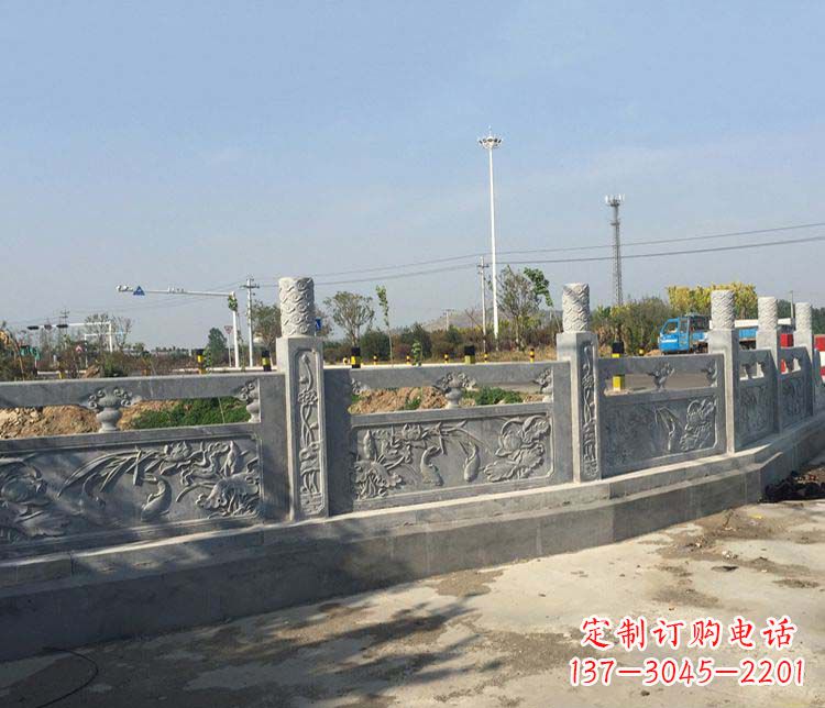 贵阳风格各异的精美公园仿古石栏板雕塑