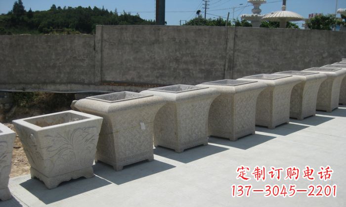 贵阳大理石花盆石雕 – 在公园展现精美自然风貌