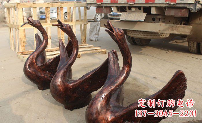 贵阳公园喷水天鹅动物铜雕