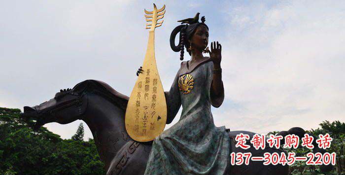 贵阳传统风情,精美古典的琵琶女铜雕
