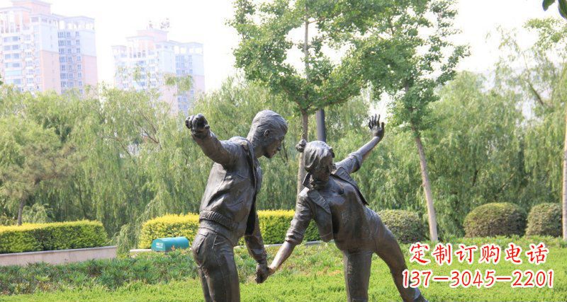 贵阳爱情铸就的浪漫情侣雕塑