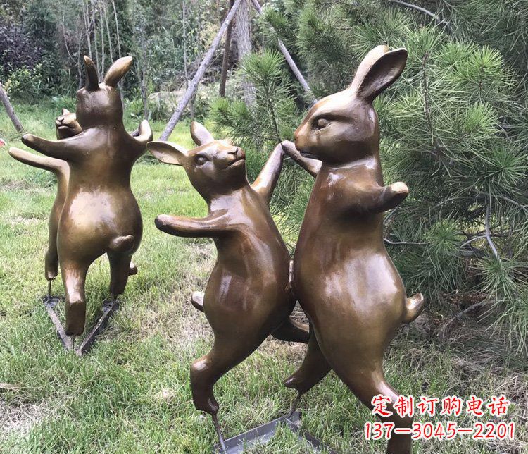 贵阳公园铜雕奔跑兔子动物雕塑