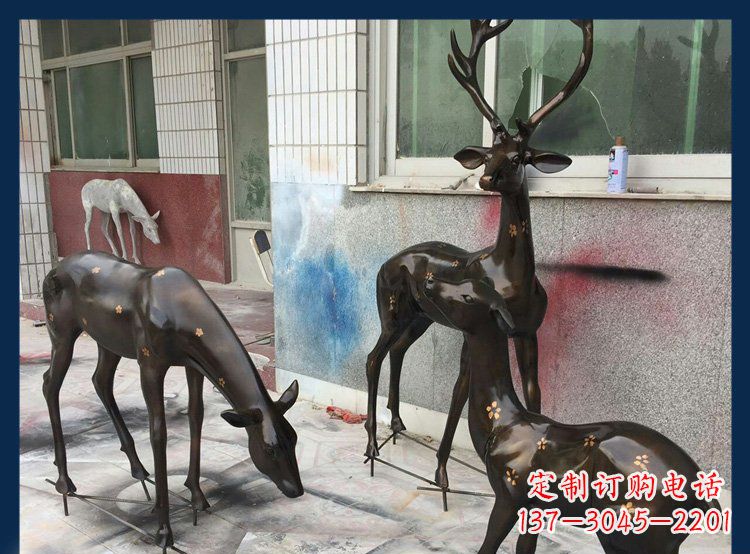 贵阳高贵优雅的梅花鹿铜雕塑