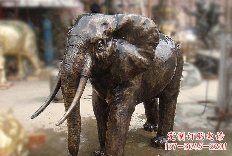 贵阳优雅而典雅的铜质大象雕塑