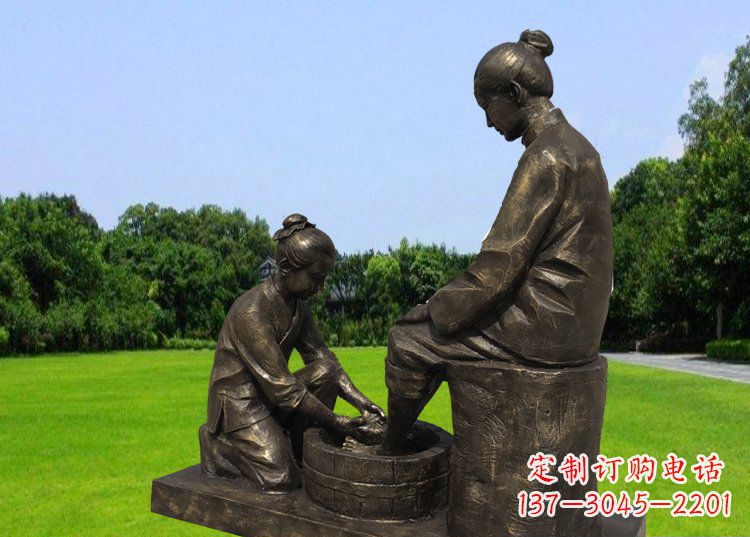 贵阳公园铜雕孝敬母亲人物雕塑