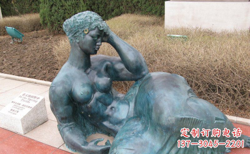 贵阳公园西方女人人物铜雕_2