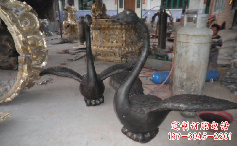 贵阳汇聚灵性的仙鹤塑像