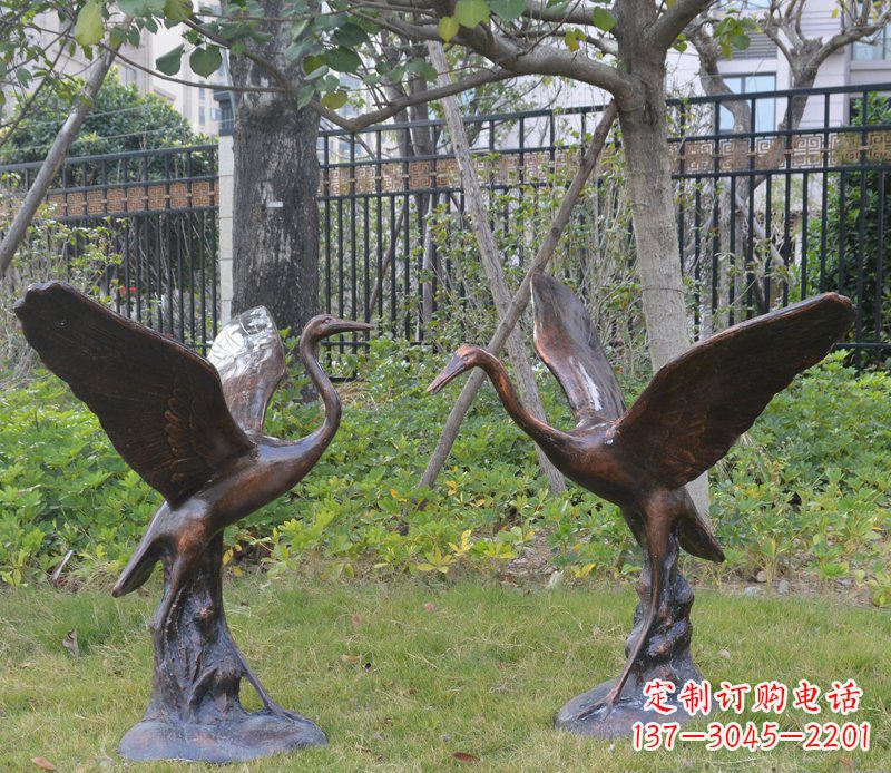 贵阳高雅实木雕刻精美仙鹤景观玻璃钢仿铜摆件