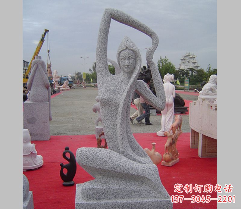 贵阳公园瑜伽美女石雕